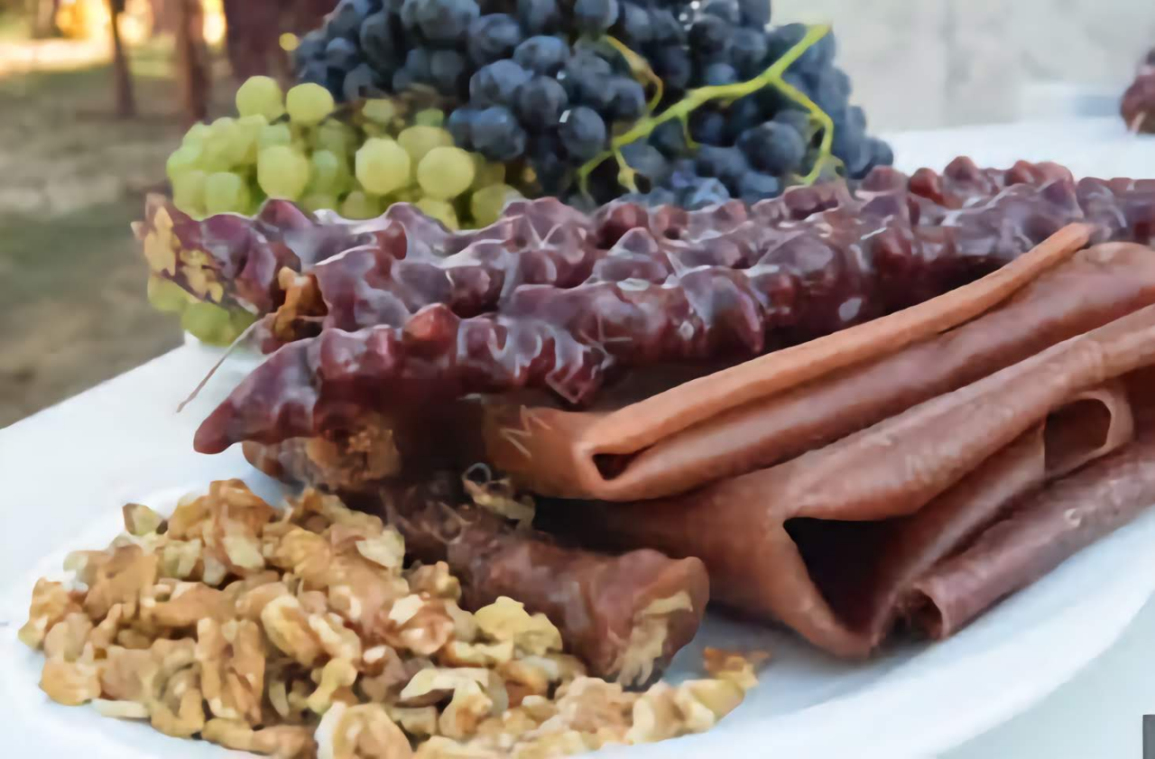 Doğal Üzüm Orciği Tarifi: Evde Geleneksel Üzüm Cevizli Sucuk Yapımı