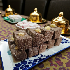 Kakaolu Fındıklı Sultan Lokum - Üzeri Bütün Fındıklı (Hindistan Cevizli)