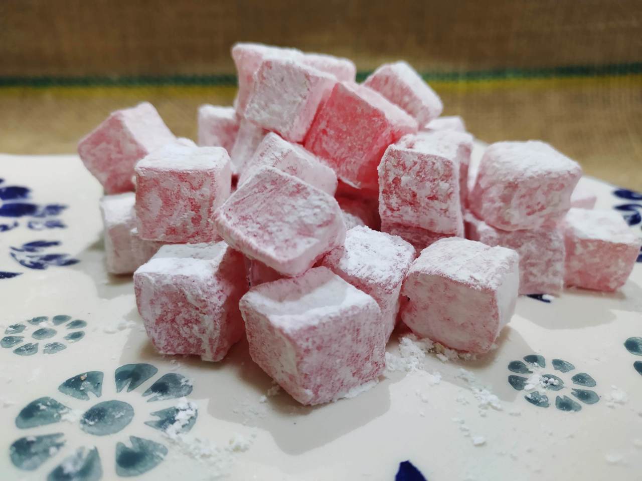 GURMEKENT GÜLLÜ KUŞ LOKUM